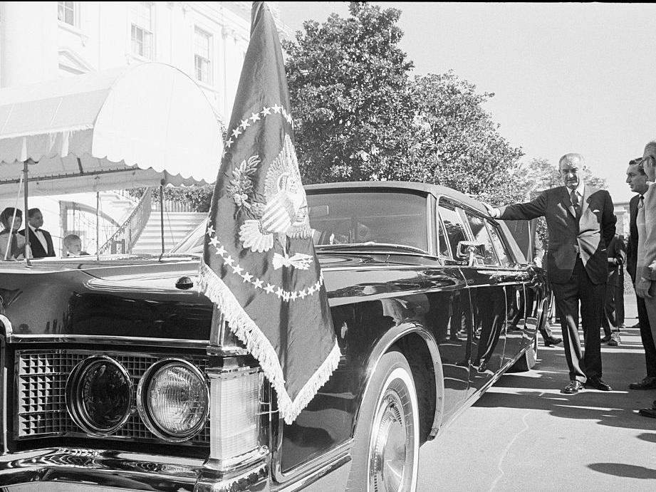Эволюция президентских автомобилей США: после Кеннеди машины американских президентов укрепили, как танки