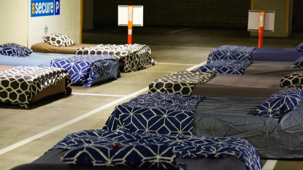 В Австралии подземные автостоянки превращают во временные отели для бездомных