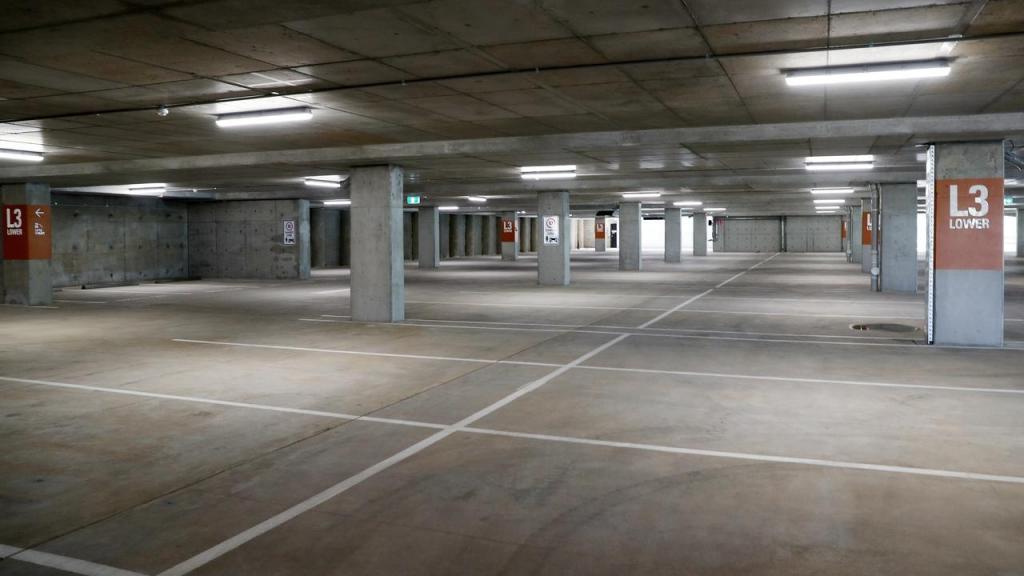 В Австралии подземные автостоянки превращают во временные отели для бездомных