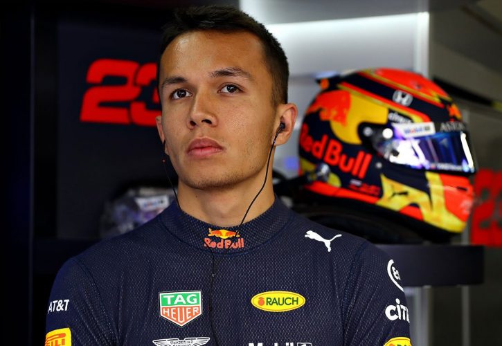 Алекс Албон остается в Red Bull Racing в новом сезоне