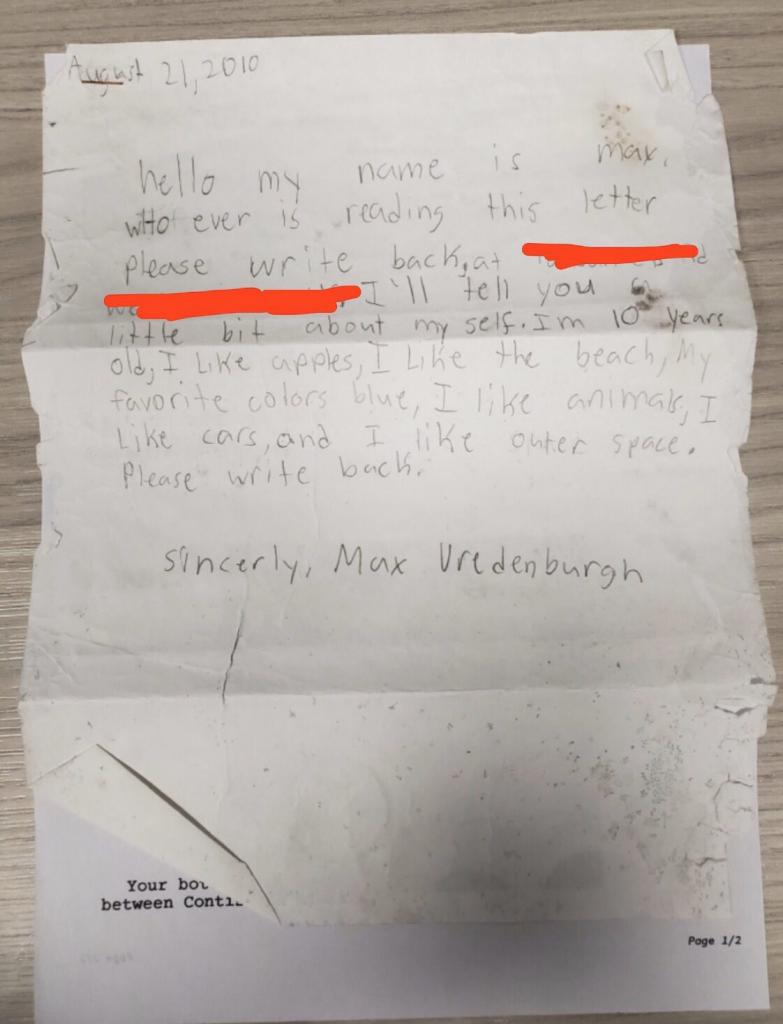 В 2010 году мальчик бросил в океан бутылку с письмом. Спустя 9 лет ему пришел ответ из другой страны