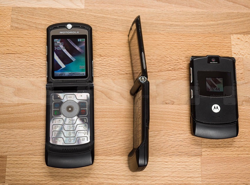 "Раскладушки" возвращаются: преемник легендарной Motorola Razr V3 появится в продаже уже в декабре