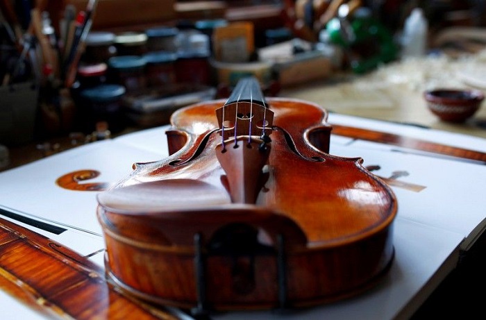 35 лет назад отец смастерил для своего сына скрипку: теперь инструменты, сделанные его руками, стоят целое состояние