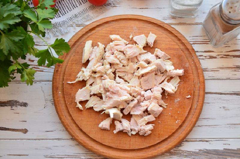 Салат “Белоснежка” с курицей и брынзой: низкокалорийный, питательный и очень полезный