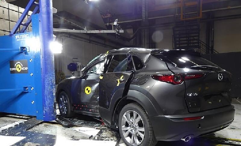 Самый безопасный автомобиль за всю историю: кроссовер Mazda CX-30 показал высокие результаты краш-тестов