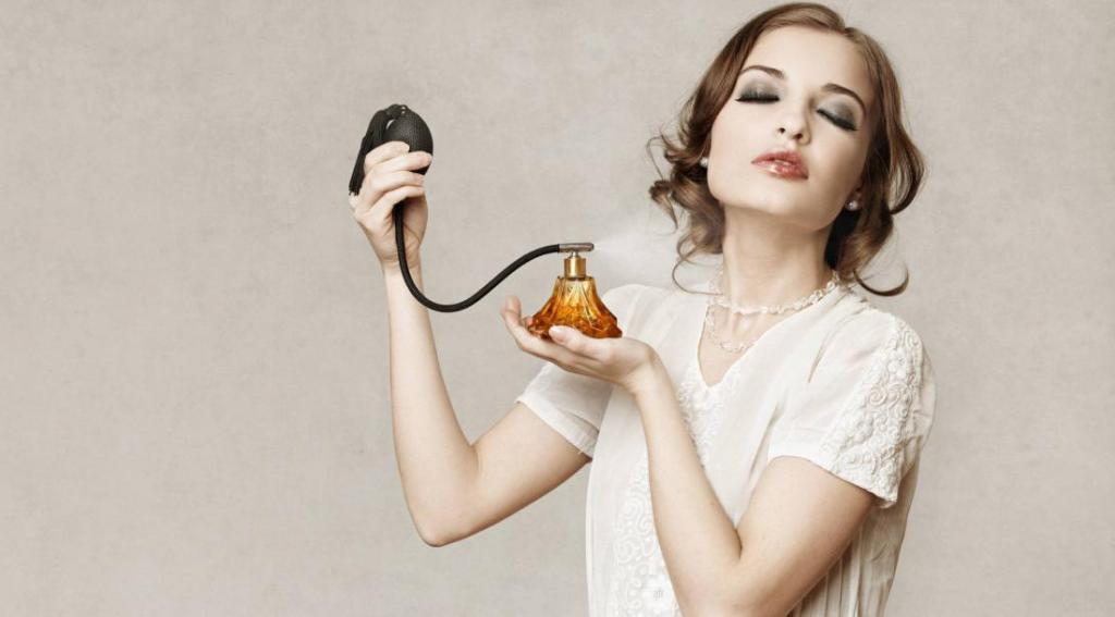 Трюки, которые помогут вам найти идеальный парфюм: вода намного эффективнее кофейных зерен снимет обонятельную усталость