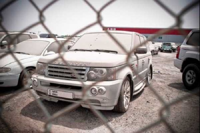 В 2009 году многие люди забросили свои дорогие авто в Дубае: теперь они стоят без хозяев (фото)