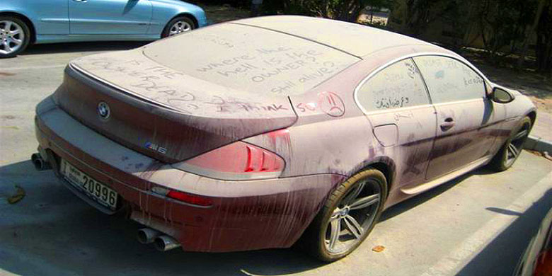 В 2009 году многие люди забросили свои дорогие авто в Дубае: теперь они стоят без хозяев (фото)