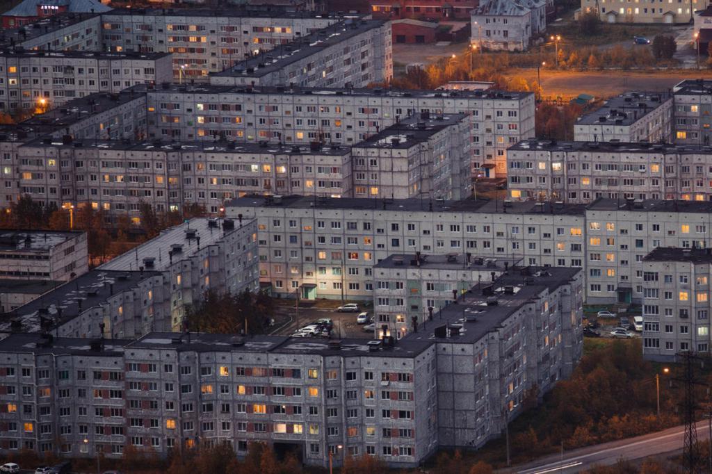 Ода советской архитектуре: фотограф показывает городские постройки в новом романтическом свете