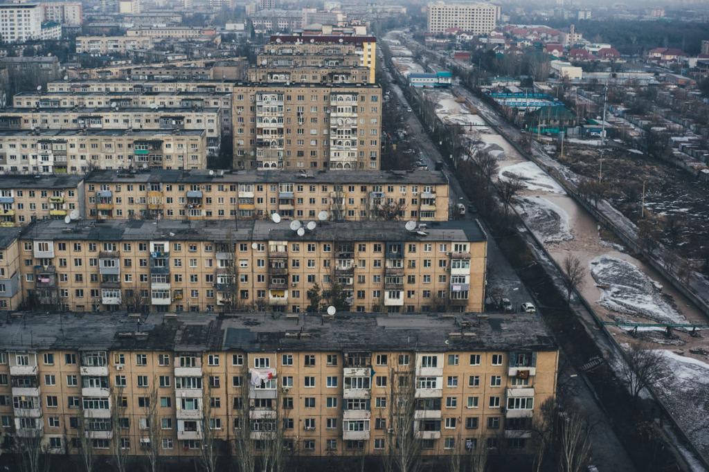 Ода советской архитектуре: фотограф показывает городские постройки в новом романтическом свете