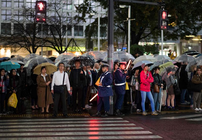 Самый загруженный пешеходный переход - в Токио. Перекресток за один раз переходят 2500 человек