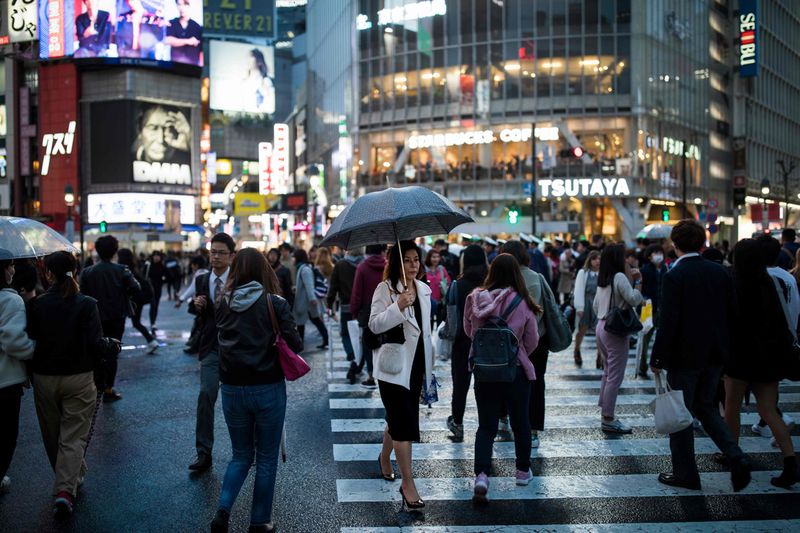 Самый загруженный пешеходный переход - в Токио. Перекресток за один раз переходят 2500 человек