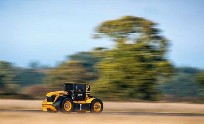 "Форсаж" по-деревенски: в Англии создан трактор, способный разогнаться до 200 км/ч