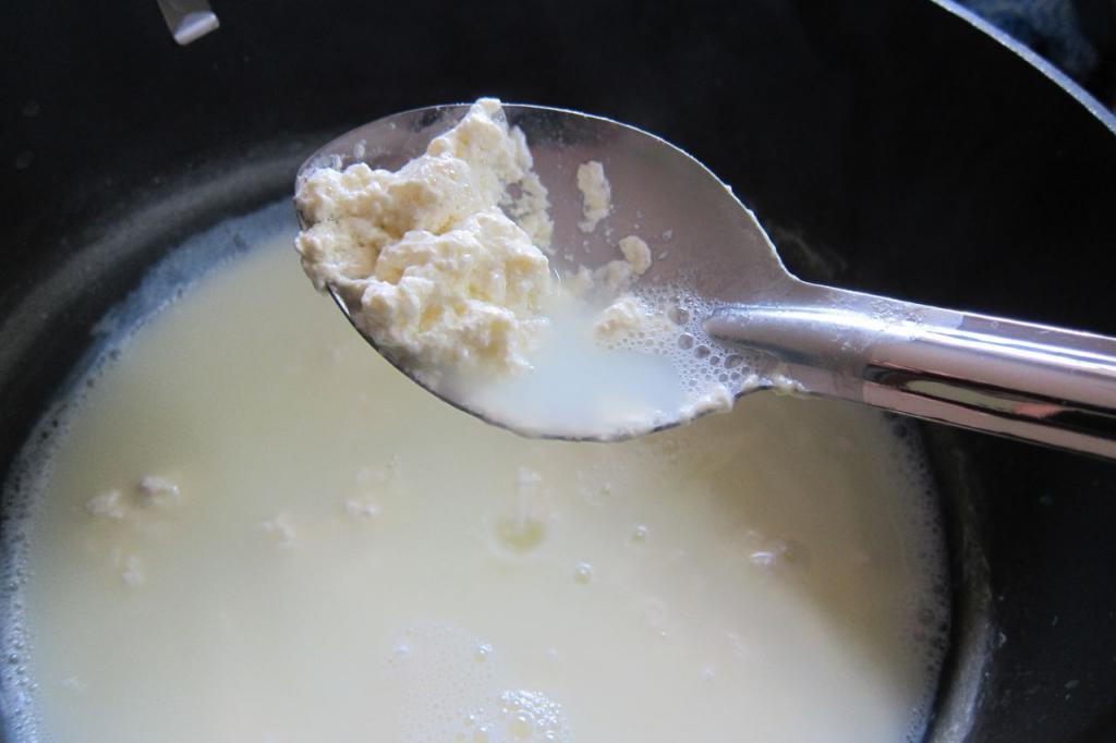 Полезный домашний сыр из молока и уксуса: быстро и вкусно