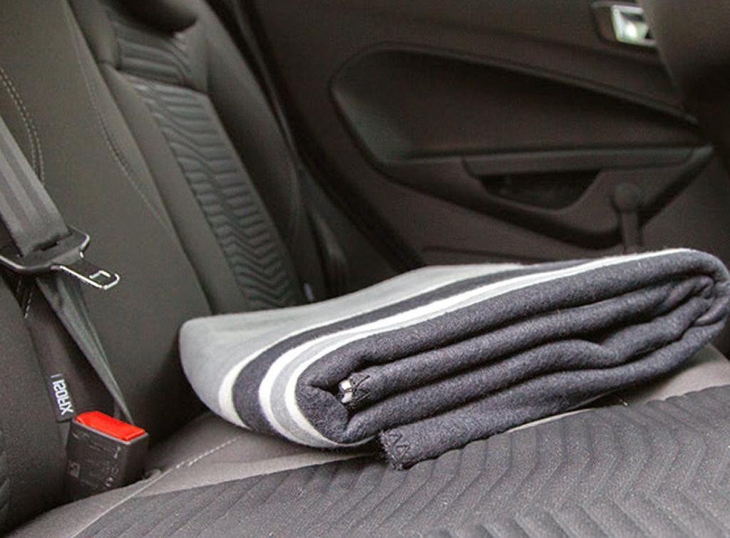 В машине всегда должно лежать теплое одеяло: лайфхак для водителей