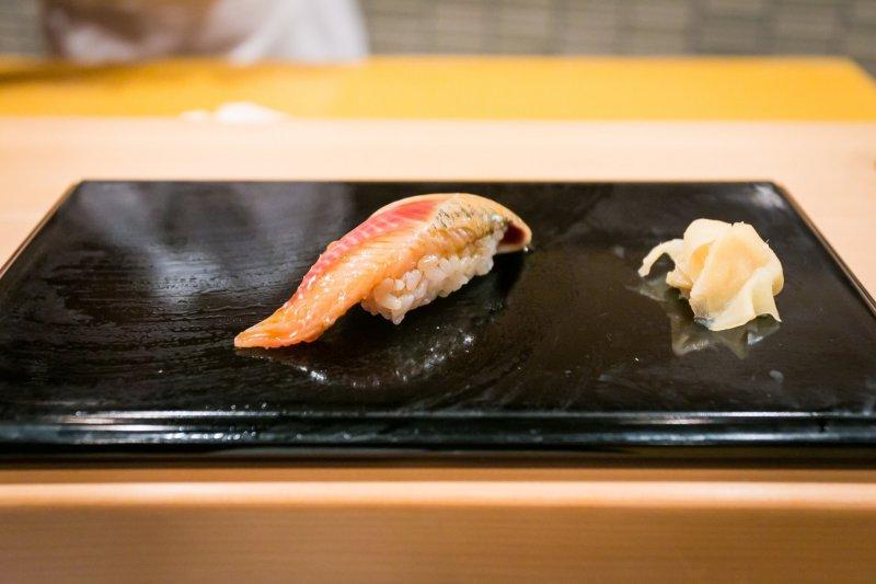Лучший суши-ресторан мира в Токио исключили из гида Мишлен после того, как в него начали пускать только VIP-публику