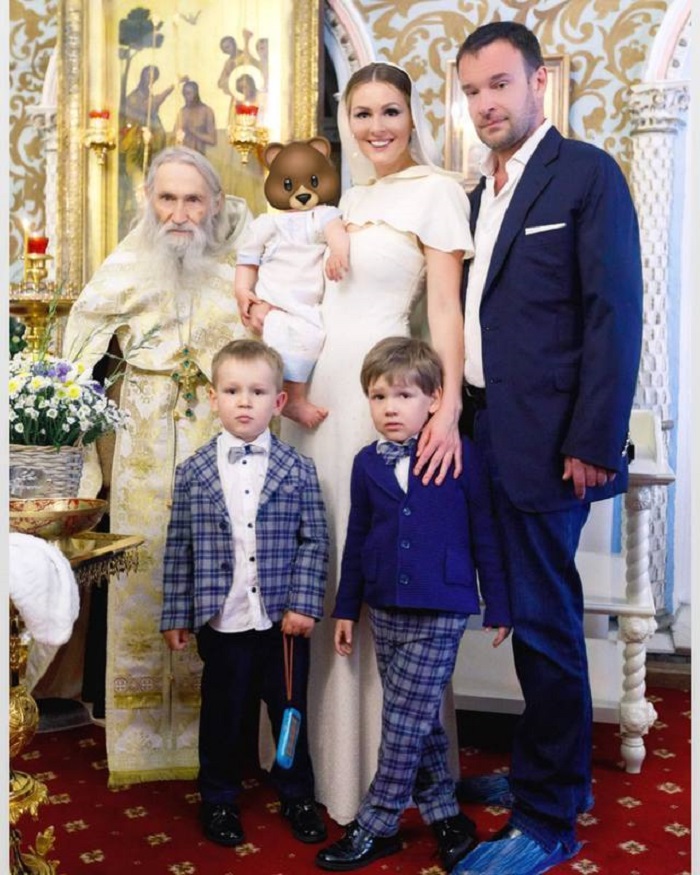 Мария Кожевникова редко показывает отца своих троих сыновей: как выглядит ее избранник