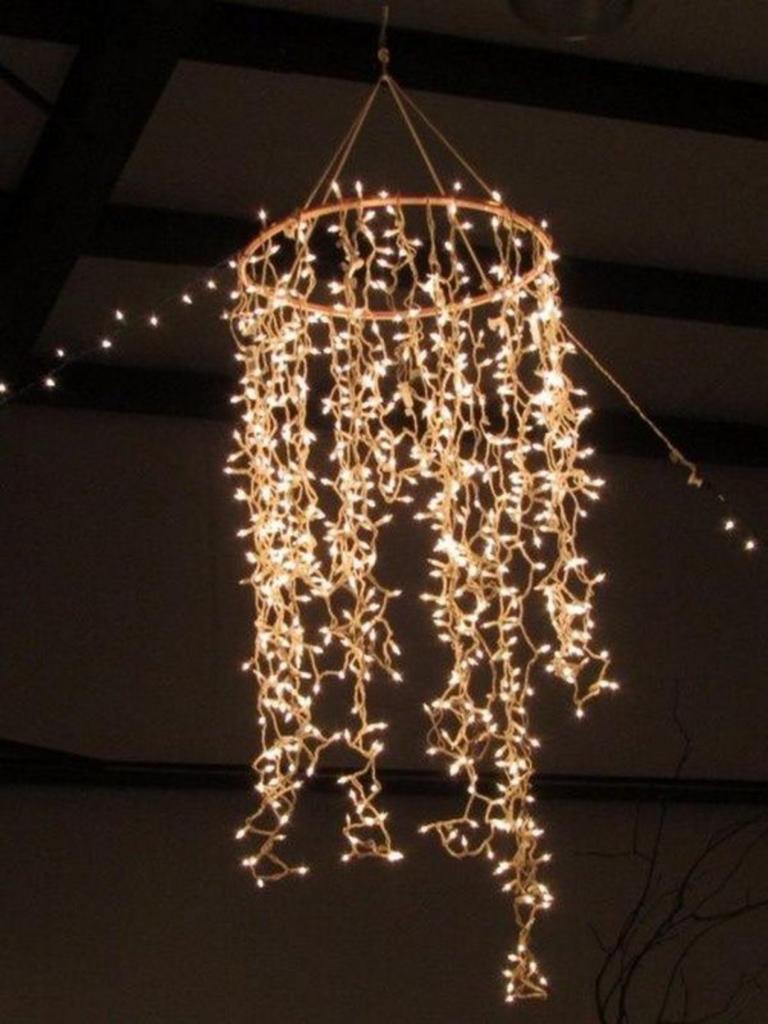 Новогодняя уличная гирлянда в виде люстры для украшения двора: как сделать ее самостоятельно