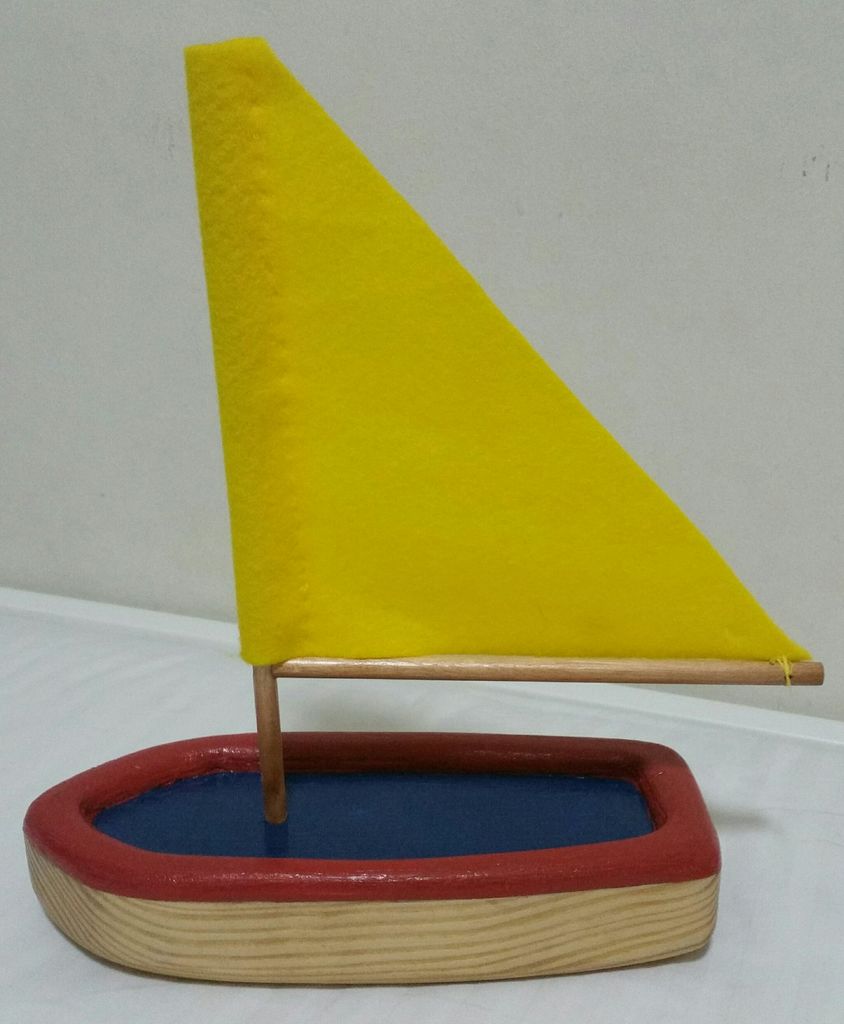 Подарок ребенку для игр: как сделать игрушечную лодку из натурального дерева