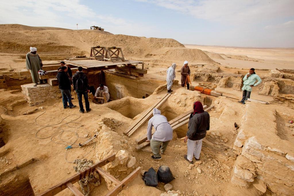 Археологи в Египте сделали одно из самых редких археологических открытий: найдена уникальная статуя фараона Рамзеса II