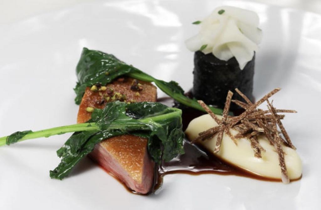 Обугленный хлеб и рыбный соус: лондонский ресторан предлагает посетителям отведать ужин в стиле последнего дня Помпеев