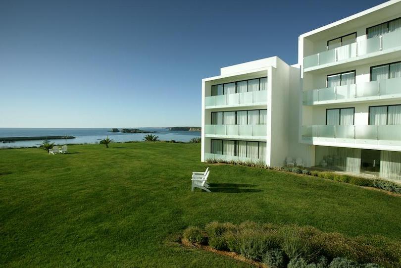 10 лучших пляжных курортов Португалии: куда стоит отправиться ради расслабляющего отдыха