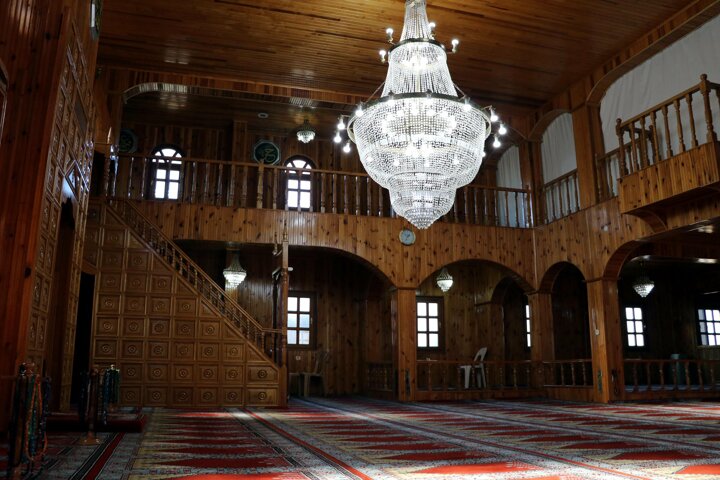 Небольшая турецкая мечеть простояла уже 200 лет без единого гвоздя. Но туристов больше интересует, зачем строители наклонили пол на 10 градусов