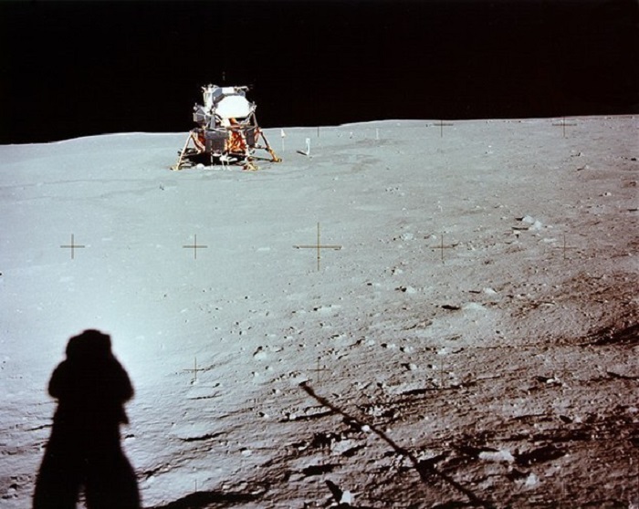 На Луне есть небольшая скульптура, посвященная астронавтам: 10 удивительных фактов с фото о космосе