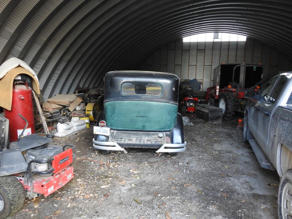 Они пылились в гараже 50 лет: в Айове обнаружили коллекцию довоенных американских легковых и грузовых автомобилей