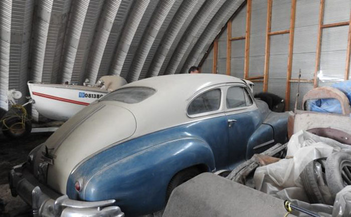 Они пылились в гараже 50 лет: в Айове обнаружили коллекцию довоенных американских легковых и грузовых автомобилей