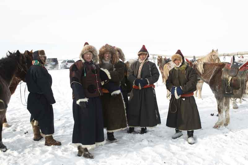 В поисках настоящих приключений крепкие туристы едут в Монголию зимой. Этот опыт не сравним ни с чем