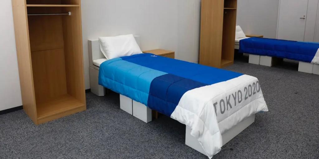 Спортсмены-участники Олимпиады в Токио будут спать на картонных кроватях (фото)
