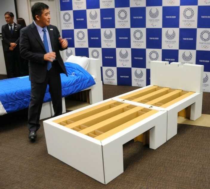 Спортсмены-участники Олимпиады в Токио будут спать на картонных кроватях (фото)