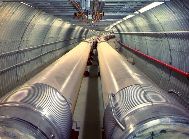 В Нью-Йорке строят новый коллайдер частиц. Стивен Хокинг называл эту технологию «машиной времени»