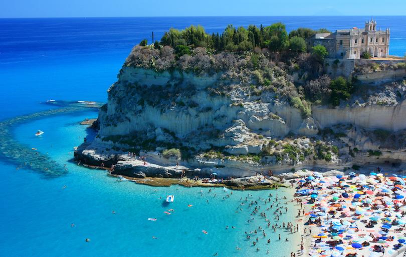Италия славится своей уникальной природой и красивыми пляжами: куда стоит отправиться ради расслабляющего отдыха