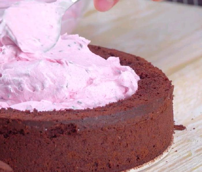 Идея для праздничного угощения: печем торт в виде розового лебедя