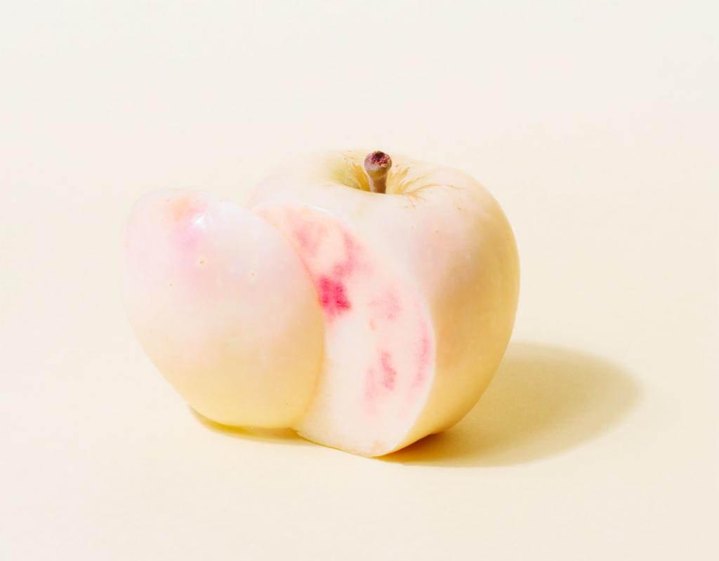 Наливные, сладкие, без названия: писатель исследовал и фотографировал яблоки по всему миру для своего романа