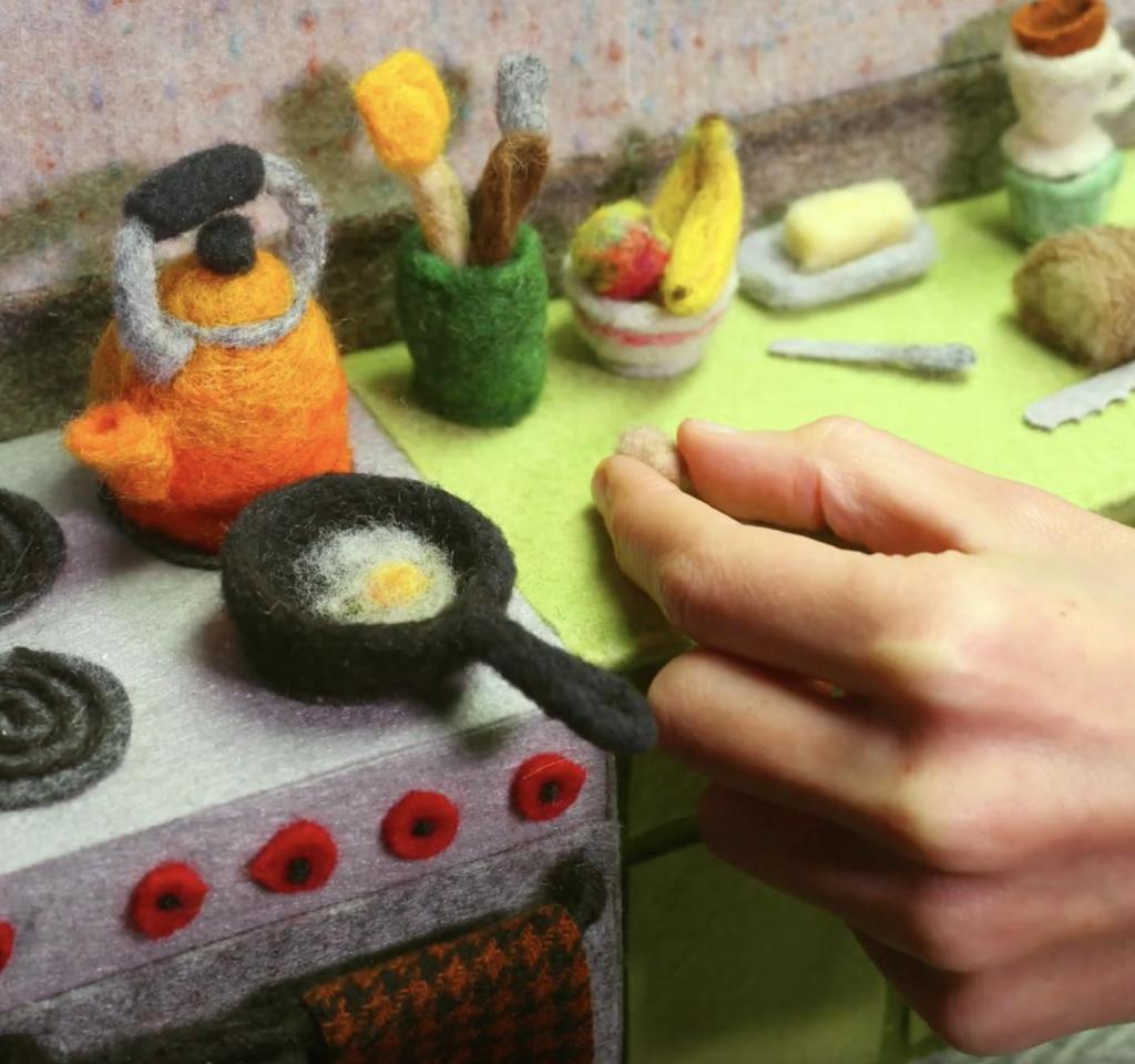 Шерстяные спагетти в шерстяной кастрюльке: художница Андреа Лав создает короткие ролики, в которых все сделано в технике шерстяного валяния