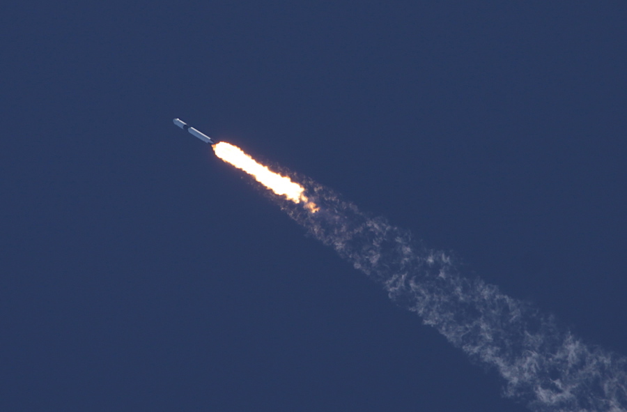 Космическая компания Илона Маска намеренно разнесет Falcon 9 в щепки, чтобы доказать, что он может безопасно перевозить людей