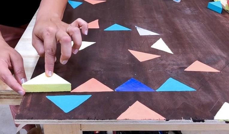Геометрические мотивы всегда актуальны: делаем красивое деревянное панно своими руками