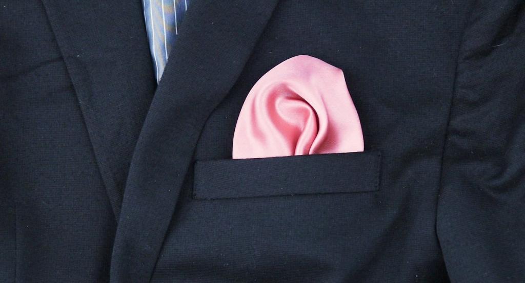Как элегантно сложить карманный платок для мужского пиджака: несколько разных вариантов