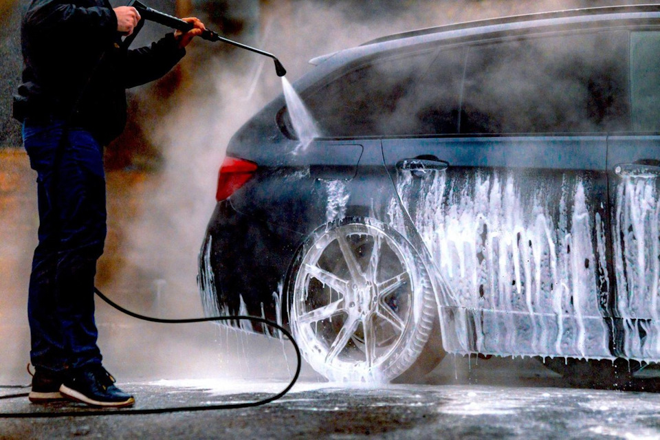 Нельзя мыть нагретый на солнце автомобиль: самые популярные ошибки автовладельцев