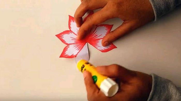 Как сделать 3D-открытку с объемными цветами: пошаговая инструкция