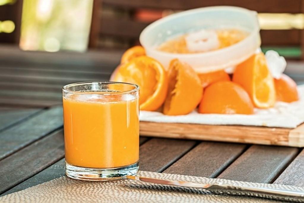 Хохочите, надувайте воздушные шары и пейте апельсиновый сок: странные, но действенные способы снять стресс