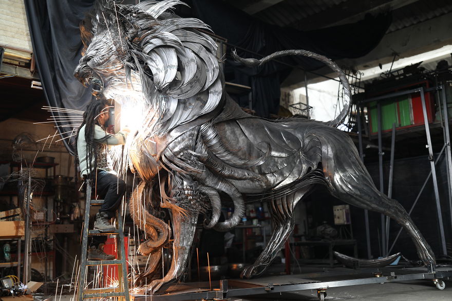 Огромные металлические скульптуры: проект турецкого художника "Голубая Планета"