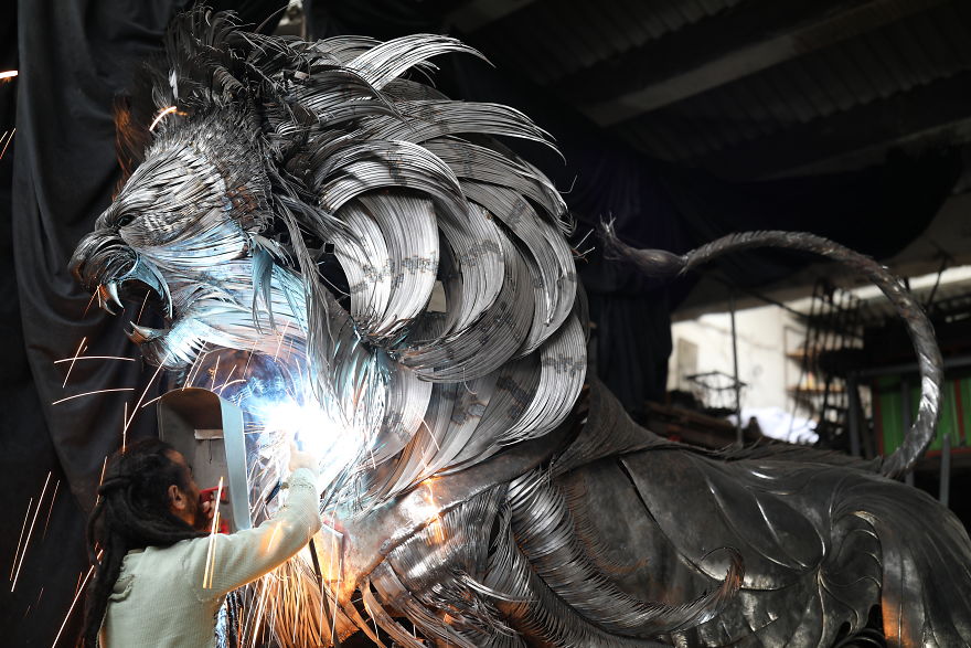 Огромные металлические скульптуры: проект турецкого художника "Голубая Планета"