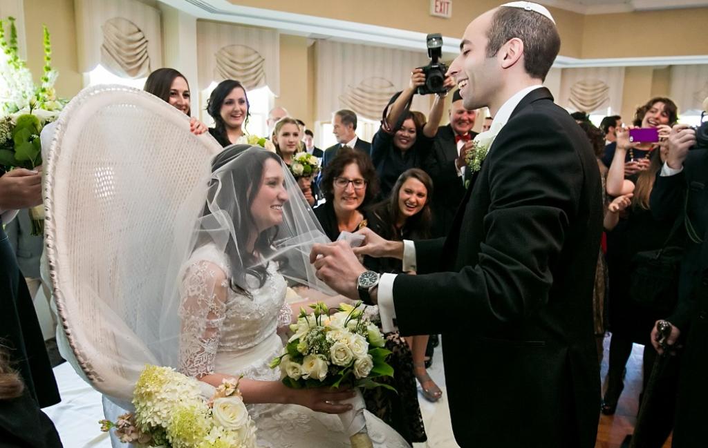 Друзья-евреи пригласили меня на свою свадьбу. Это самое интересное зрелище, которое я видела в своей жизни