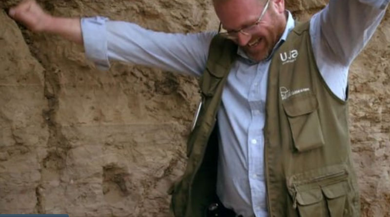 Мечта сбылась: египетский археолог обнаружил неповрежденную мумию в гробнице недалеко от Асуана