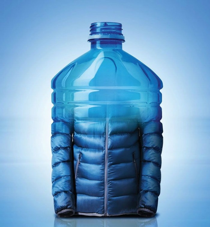 Пластиковые бутылки получают вторую жизнь в виде штанов для йоги, куртки или пары кроссовок. Будущее моды в одном слове: пластмасса