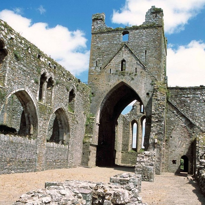 Исследуйте древнее восточное побережье Ирландии: потрясающие виды, захватывающие исторические достопримечательности и очаровательные деревни в самом сердце Ирландии